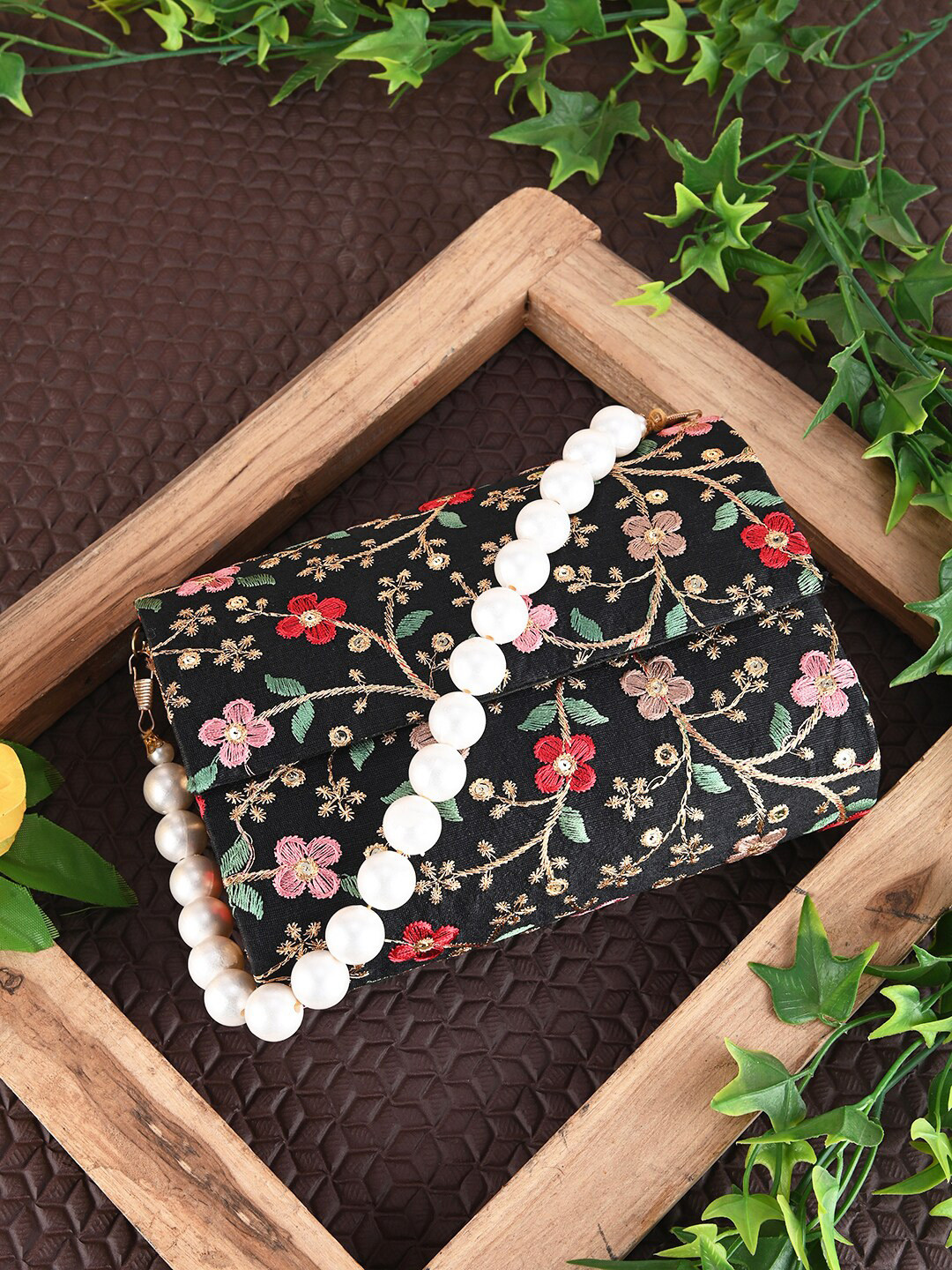 gaura pakhi Embroidered Purse Clutch