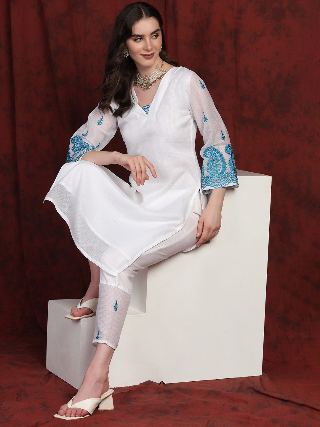 SHADES OF FAASHION Floral Chikankari Kurta with Trousers
