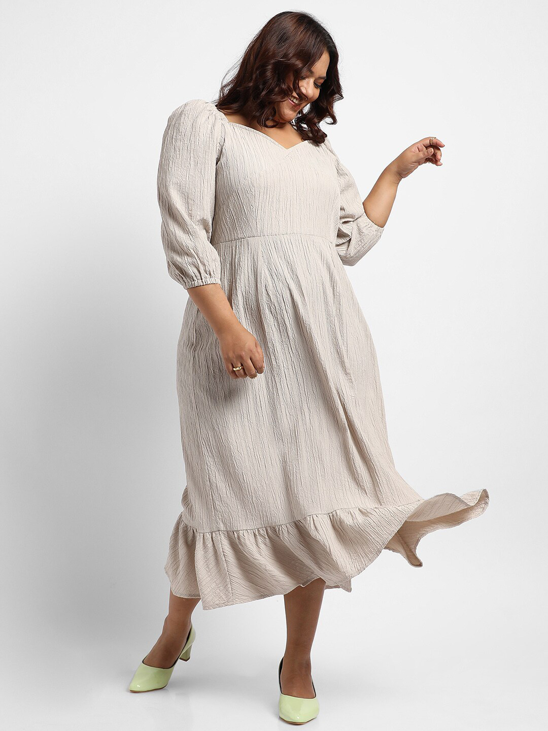 Instafab Plus Self Design Sweetheart Neck Puff Sleeves Ruffled Hem A-Line Midi Dress