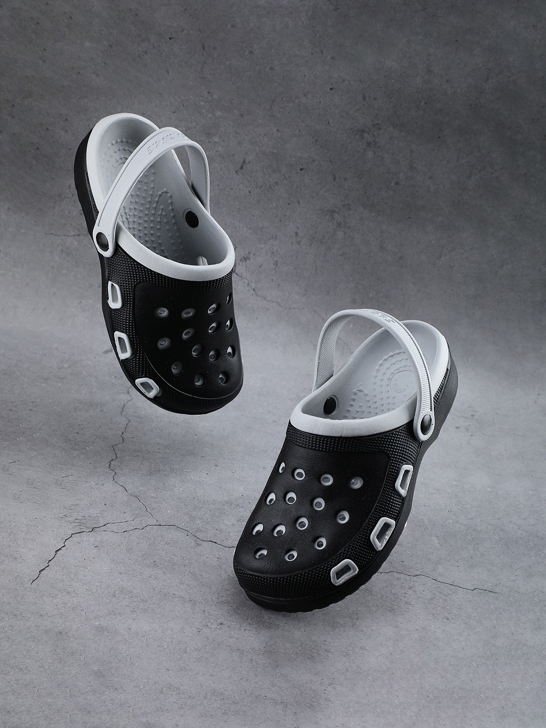 Greentech Men Textured Rubber Clogs