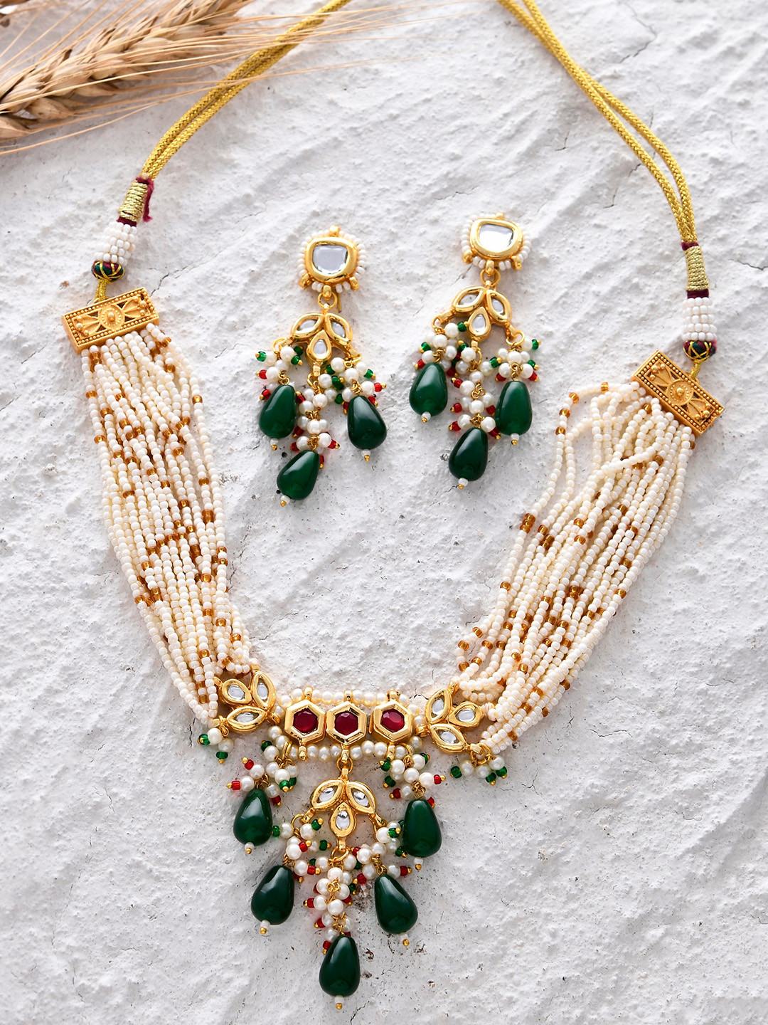 DASTOOR Gold-Plated Kundan-Studded & Pearl Beaded Jewellery Set