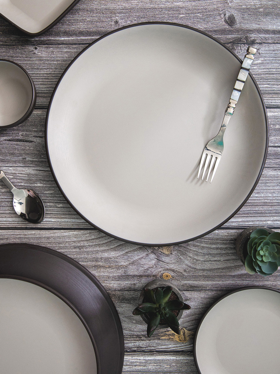 Servewell Green & Black 6 Pieces Melamine Glossy Plates