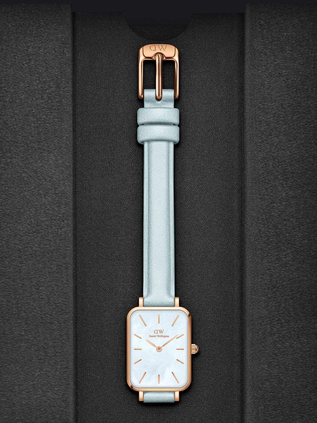 Daniel Wellington Women Leather Straps Analogue Watch DW00100638