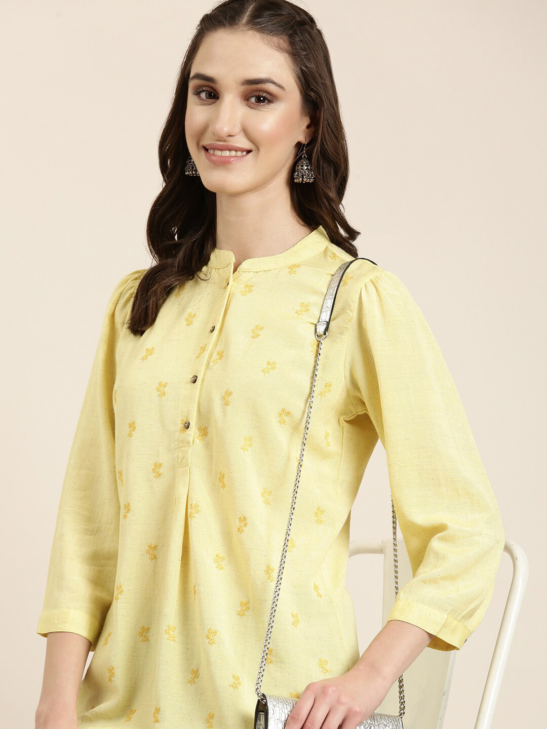SHOWOFFFF Floral Embroidered Thread Work Kurti