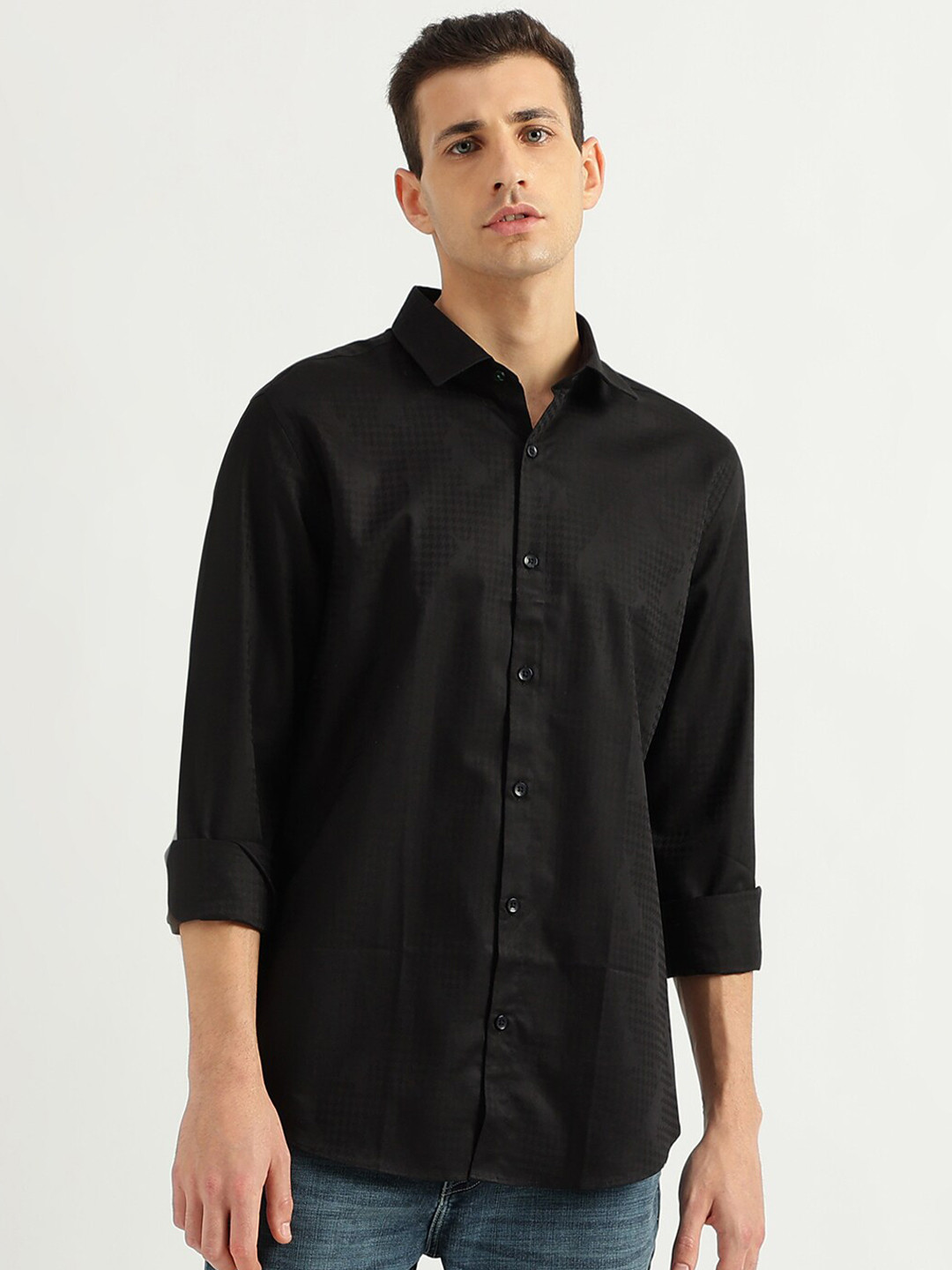 United Colors of Benetton Textured Spread Collar Slim Fit Cotton Casual Shirt