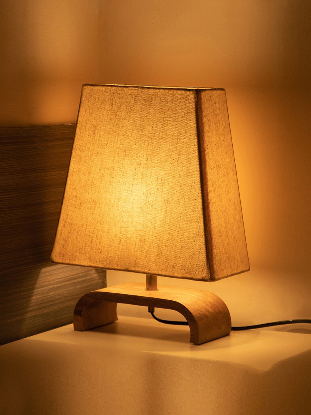 ExclusiveLane Brown Stacked Geometry Wooden Table Lamp