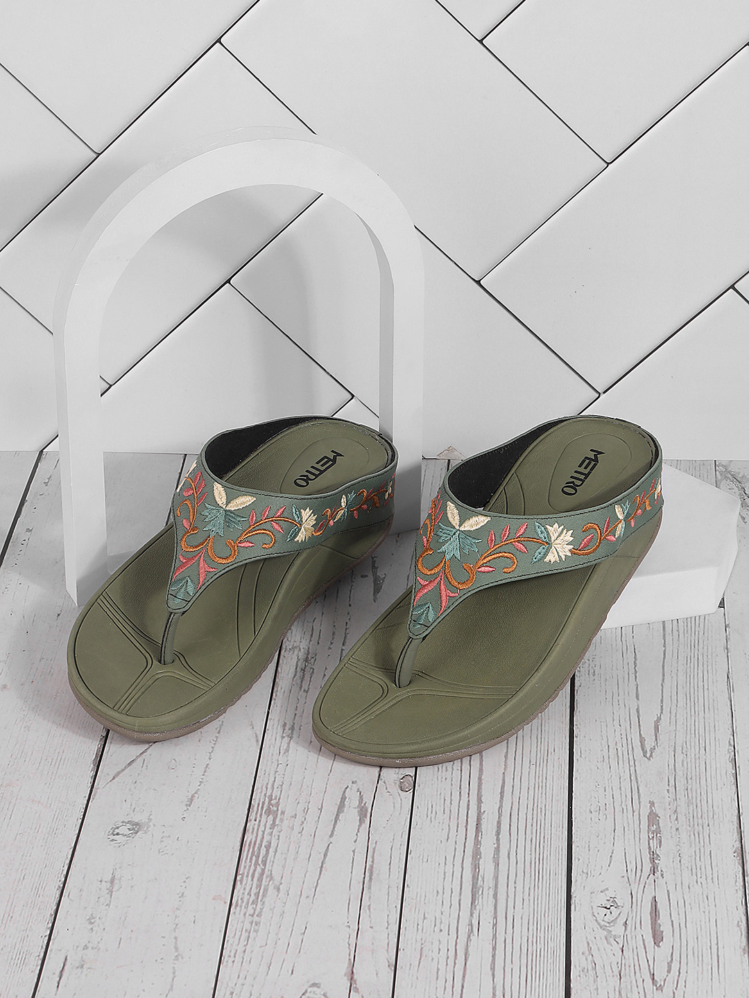 Metro Embroidered Flatform Heels