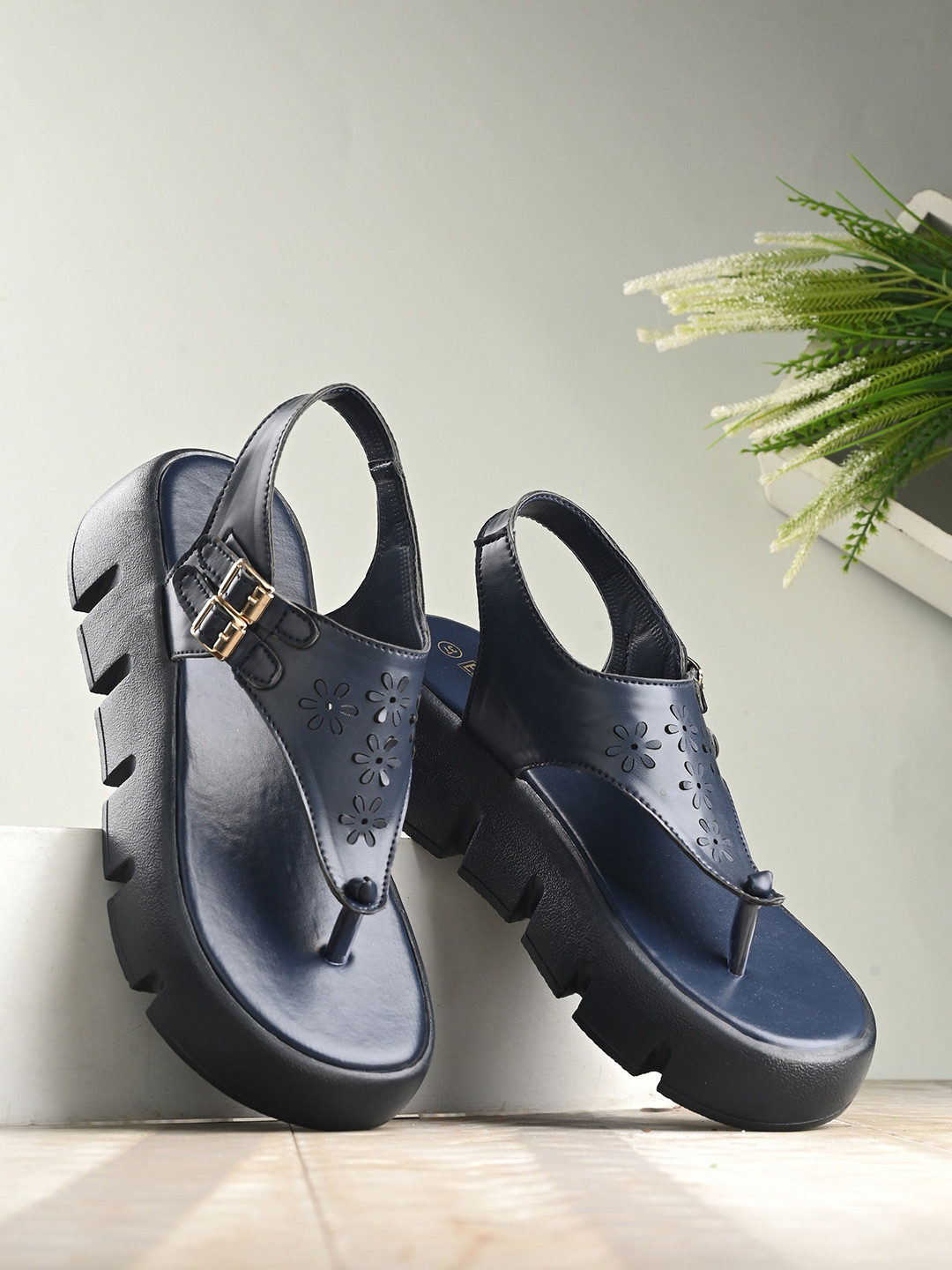 El Paso Laser Cuts Buckled Flatform Heels