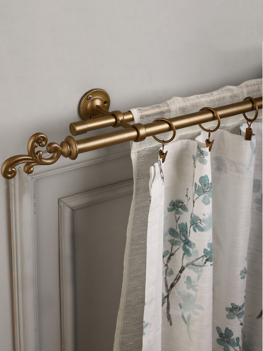 The Decor Mart Gold Toned Extendable Curtain Rods With Brackets