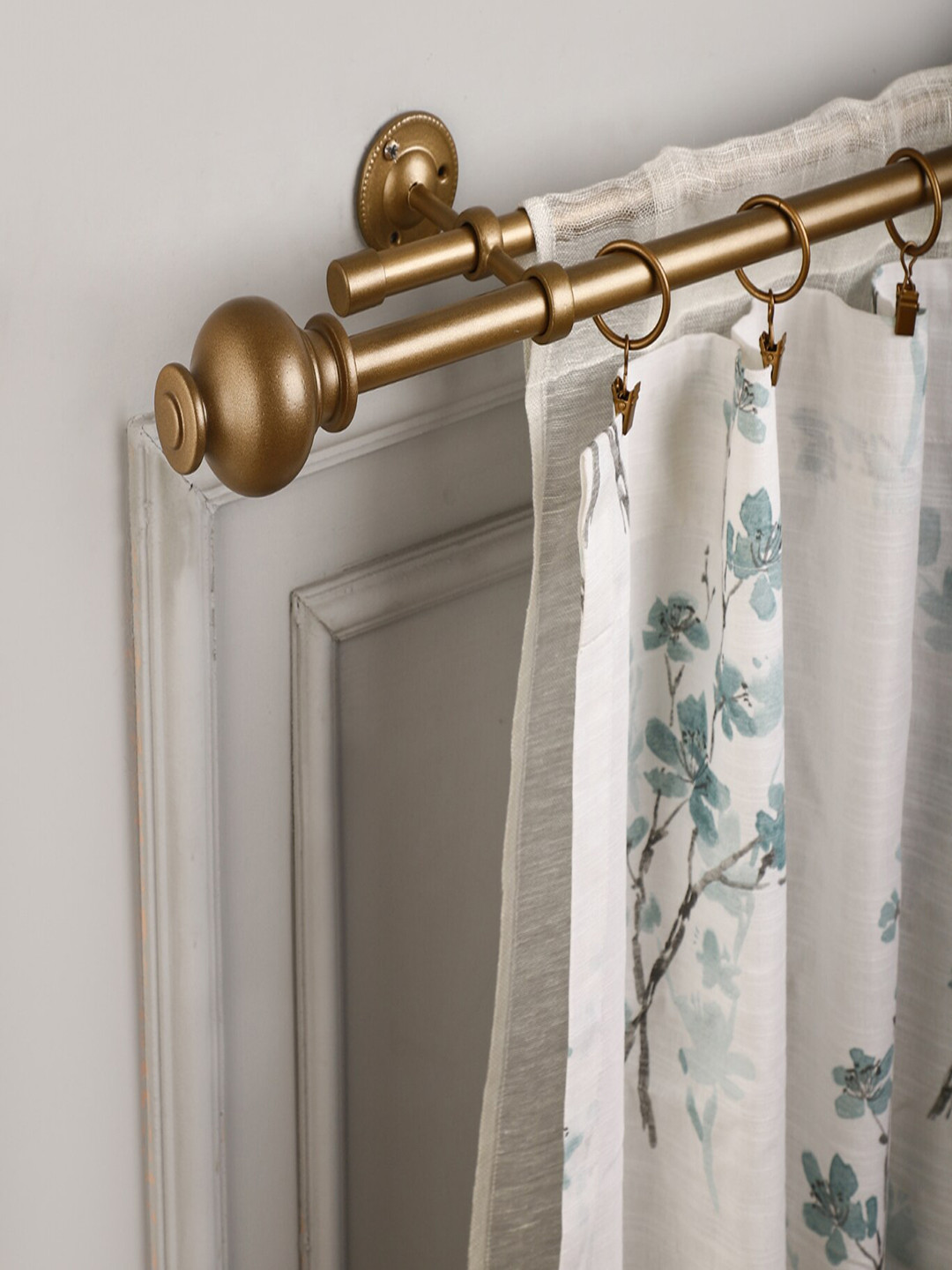 The Decor Mart 2-Pcs Golden Extendable Double Curtain Rods With Brackets