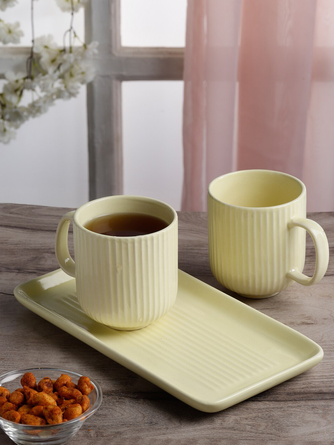 Arrabi Princely Camel Yellow Textured Ceramic Microwave Safe 2 Piece Mugs with Tray-220ml