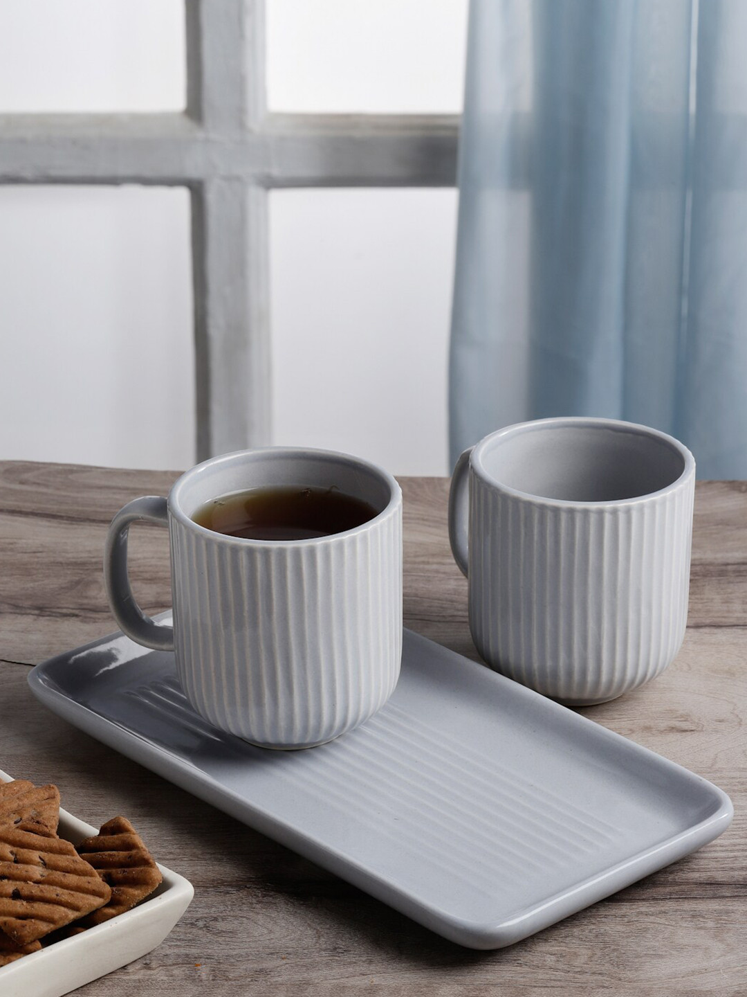 Arrabi Lotus Grey Textured Ceramic Microwave Safe 2 Piece Mug with Tray-220ml
