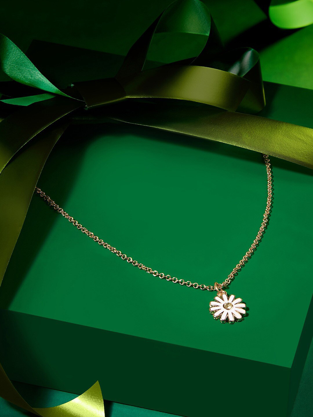 Zaveri Pearls Gold-Plated Enamel Flower Pendant & Chain