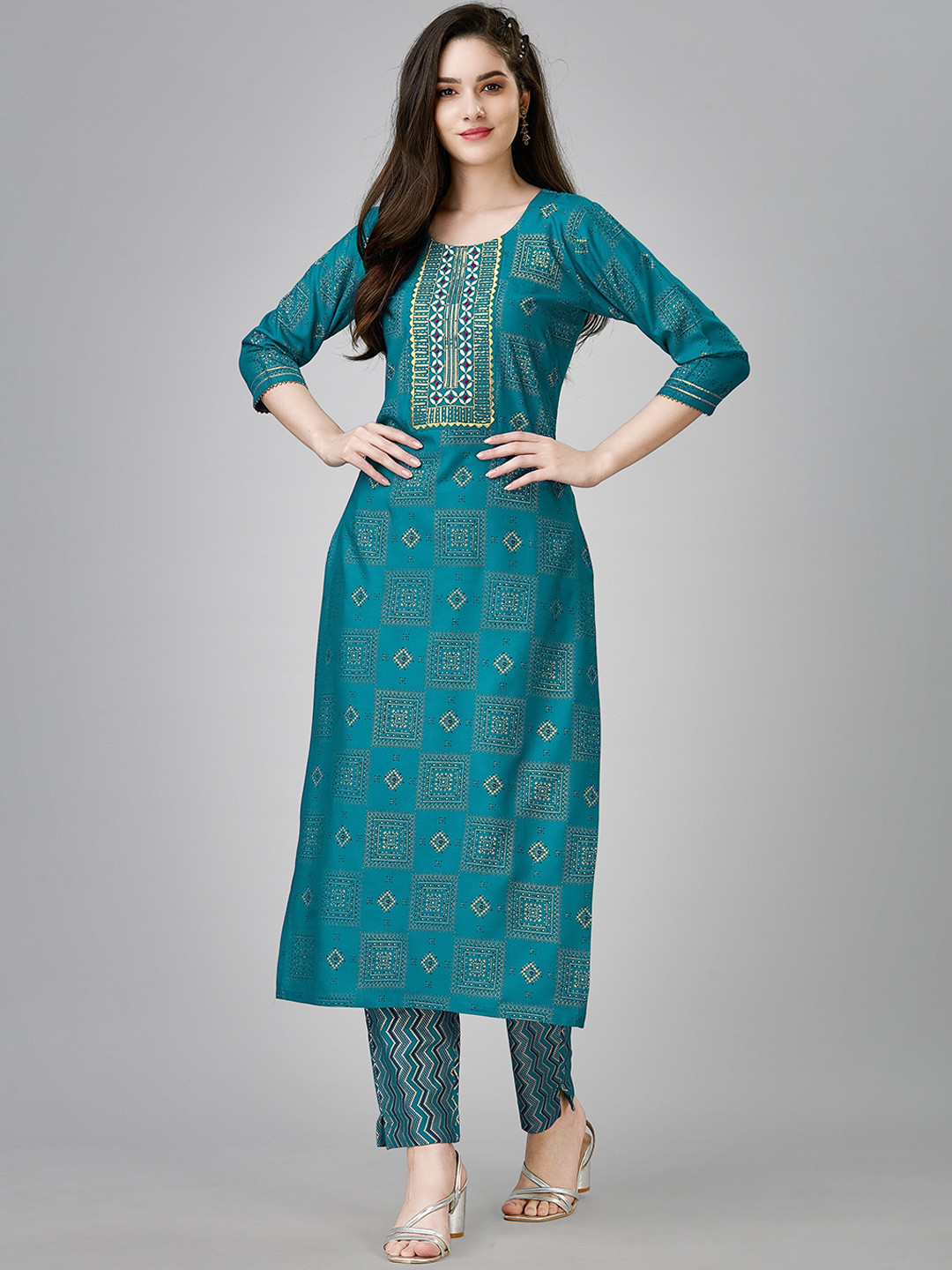 Riddhi Textile Hub Ethnic Motifs Printed Round Neck Gotta Patti Kurta Set
