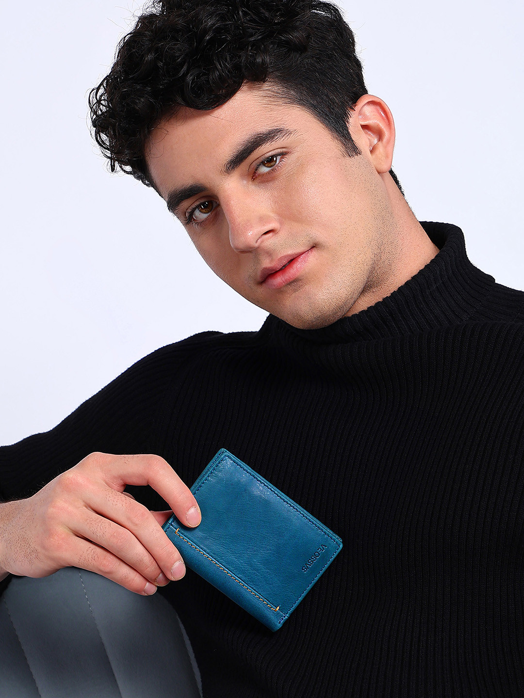 Sassora Unisex Leather Two Fold Bi-Fold RFID Wallet