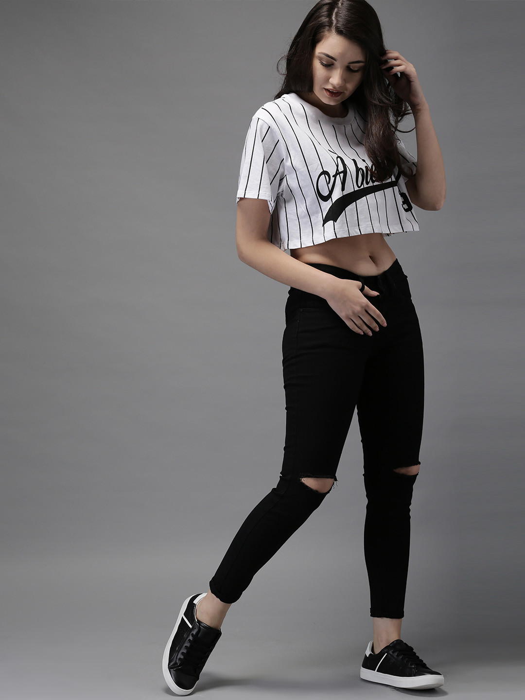 HERE&NOW Women Black Skinny Fit Mid-Rise Slash Knee Stretchable Cropped Jeans