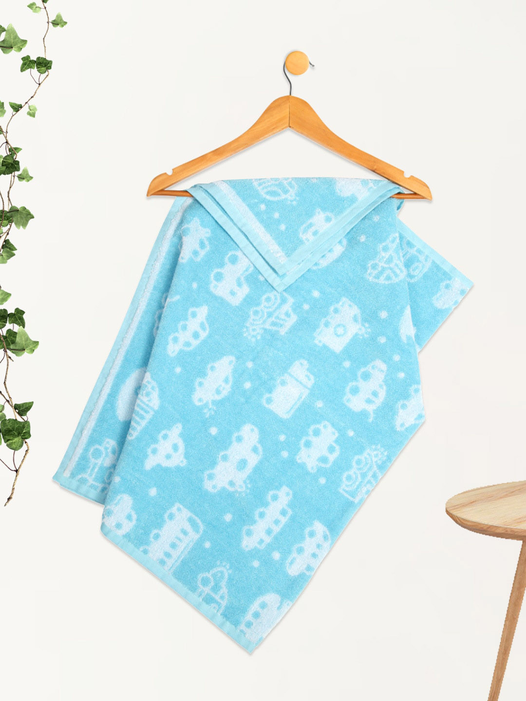 MeeMee Unisex Kids White & Blue Printed 200 GSM Bamboo Cotton Bath Towel