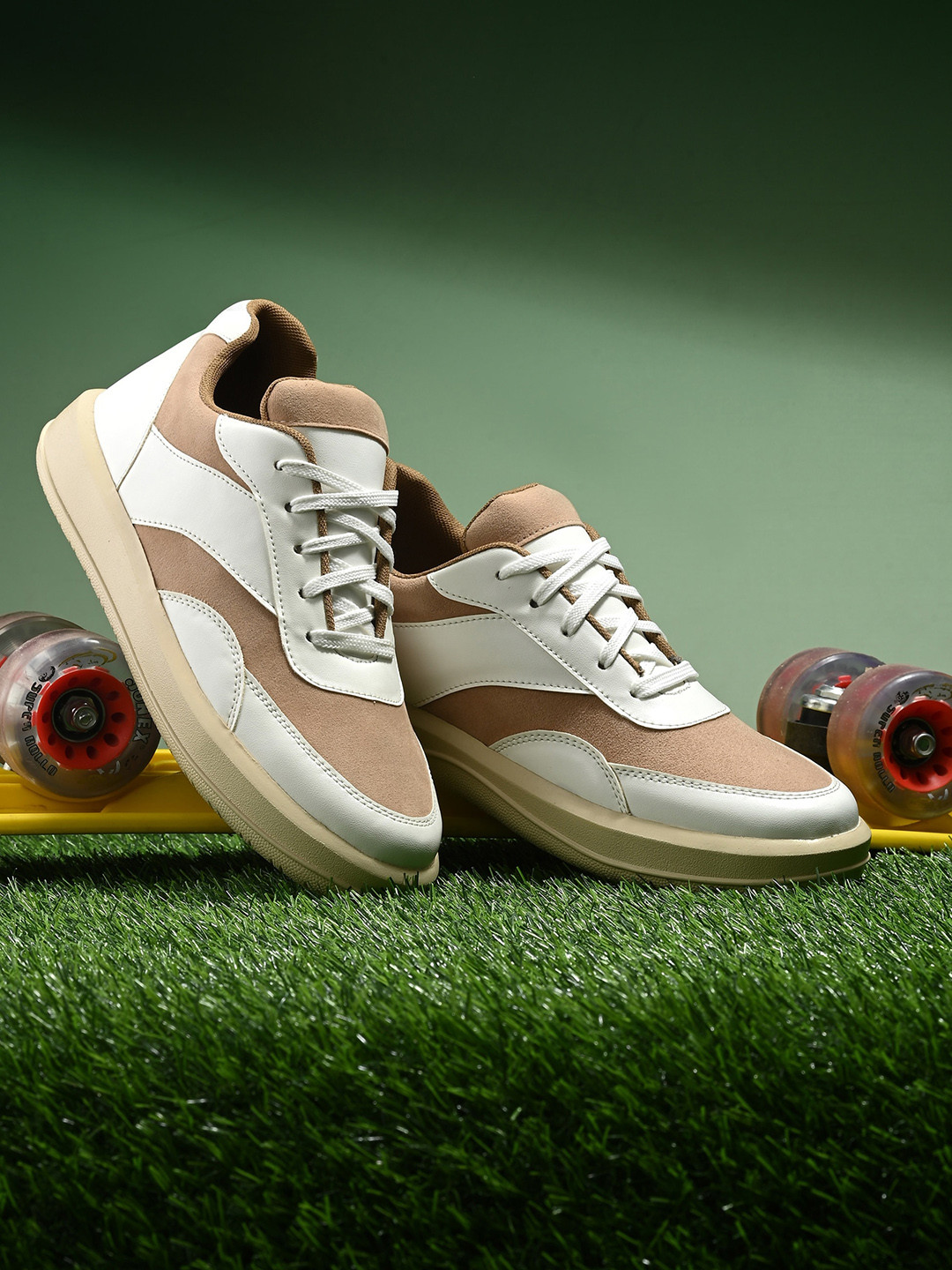 The Roadster Lifestyle Co. Men White & Camel Brown Colourblocked Comfort Insole Sneakers