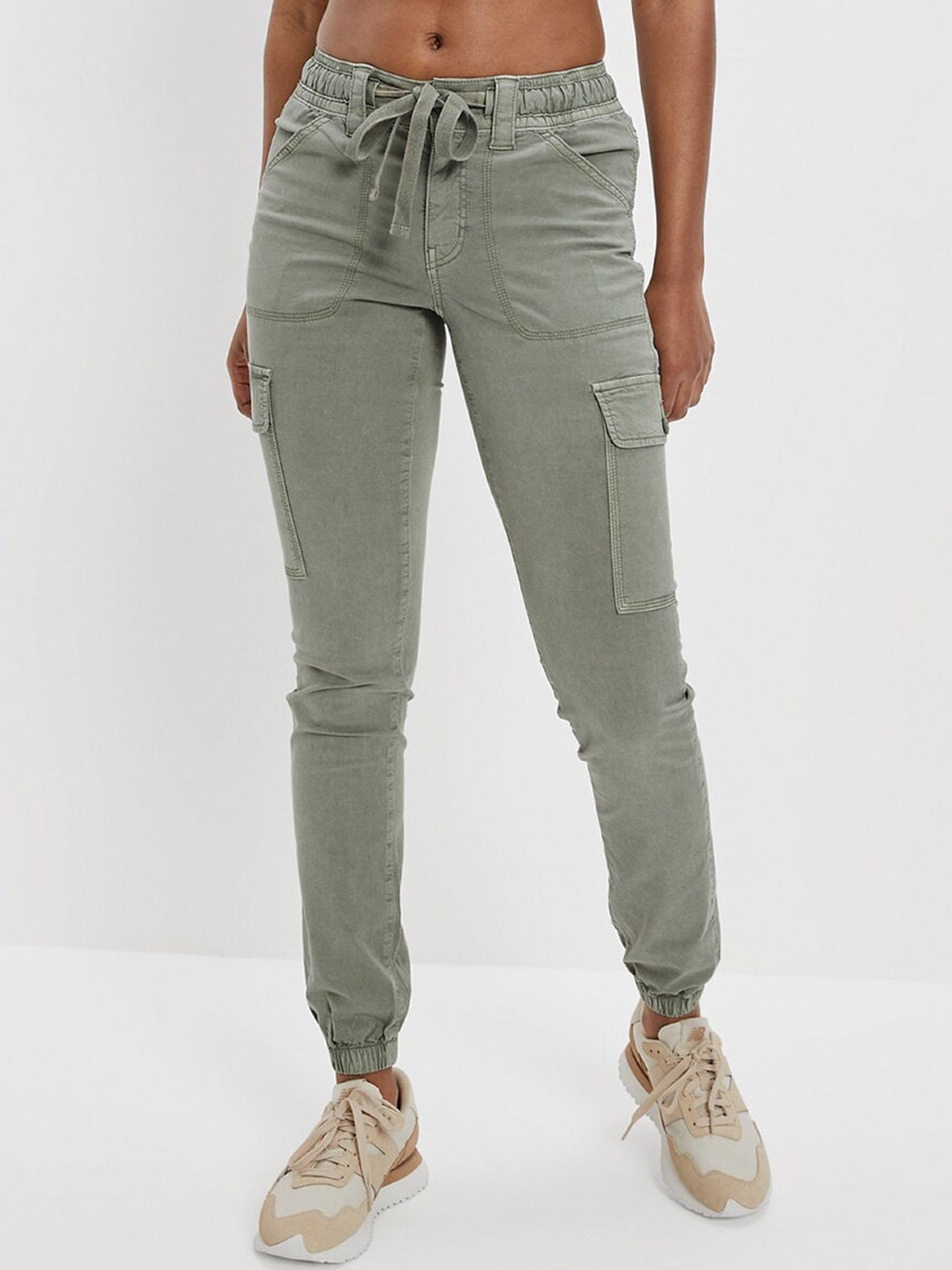 AMERICAN EAGLE OUTFITTERS Women Jogger High-Rise Mildly Distressed Jeans