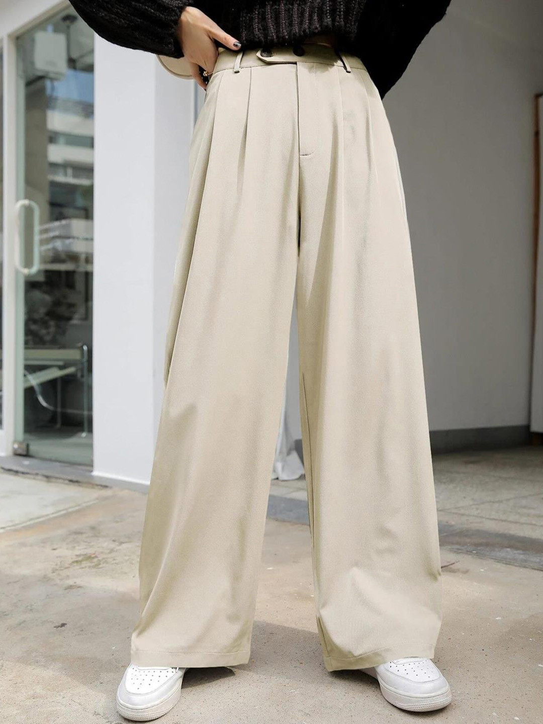 KOTTY BIZwear Women Relaxed Straight Leg Straight Fit Easy Wash Pleated Parallel Trousers