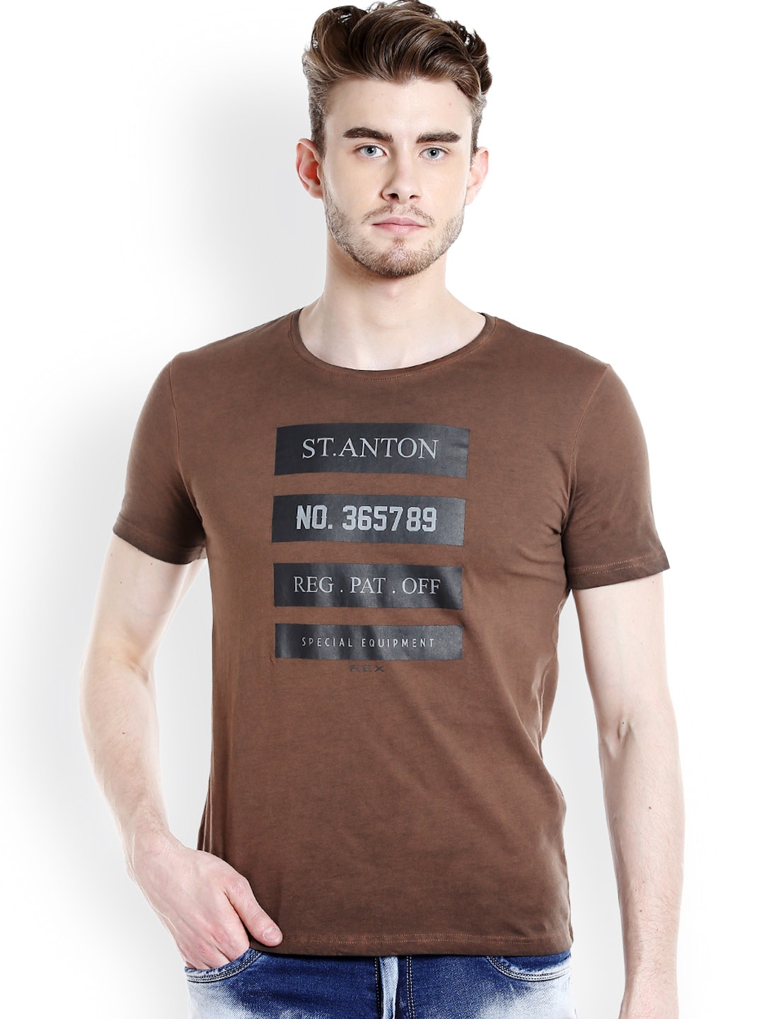 brown t shirt outfit