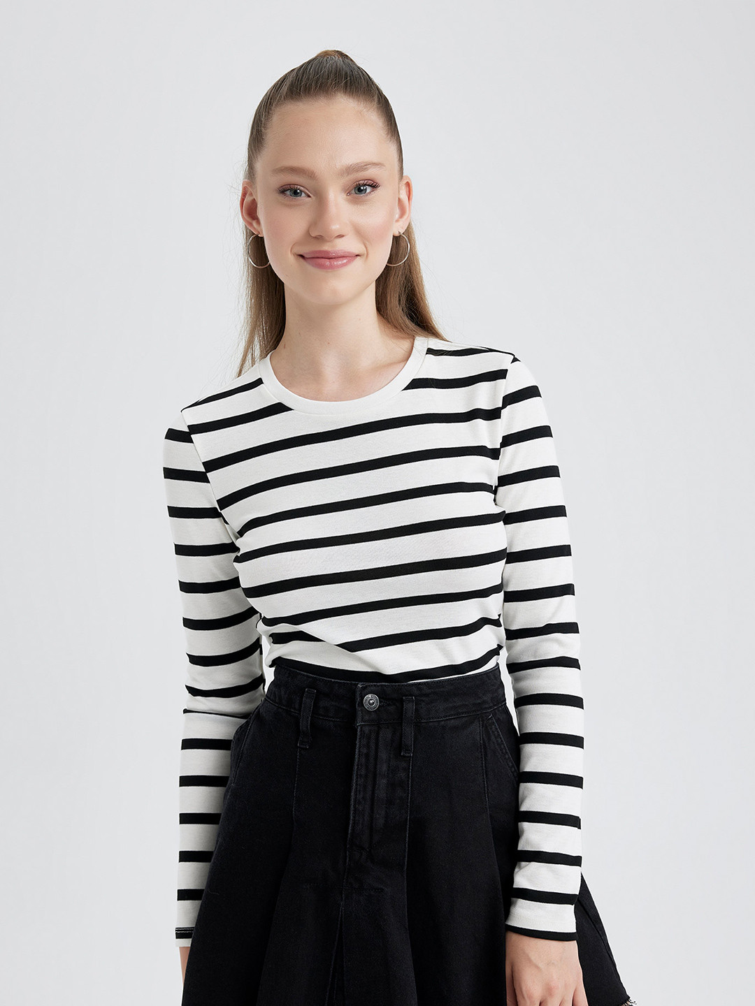 DeFacto Striped Long Sleeves Round Neck Monochrome T-shirt