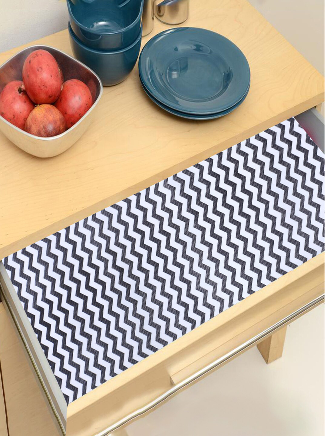 Kuber Industries Black Zig Zag Design BPA Free Shelf Liner