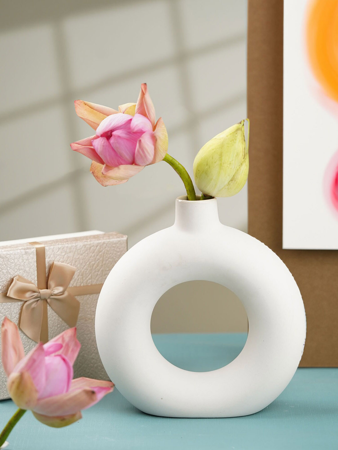 Folkstorys White Ceramic Vase Home Gift Set