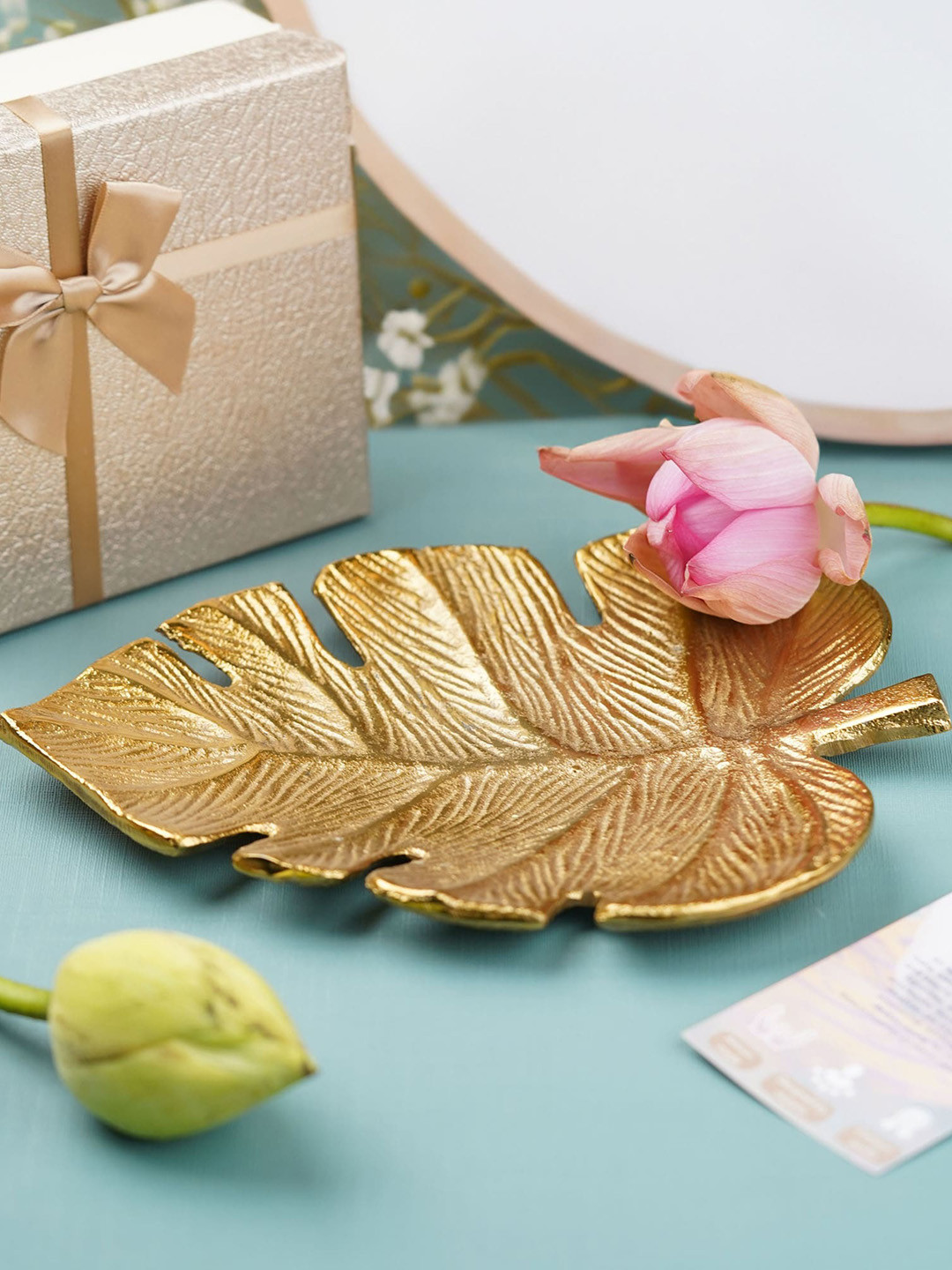 Folkstorys Golden touche Tray Gift Hampper