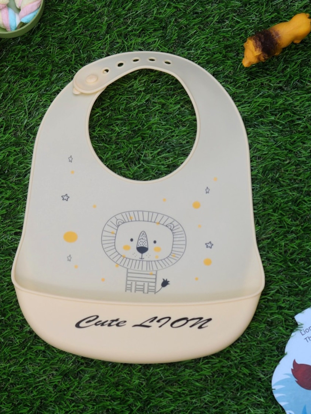 Yellow Bee Infants Boys Lion Printed Bibs With Crumb Catcher