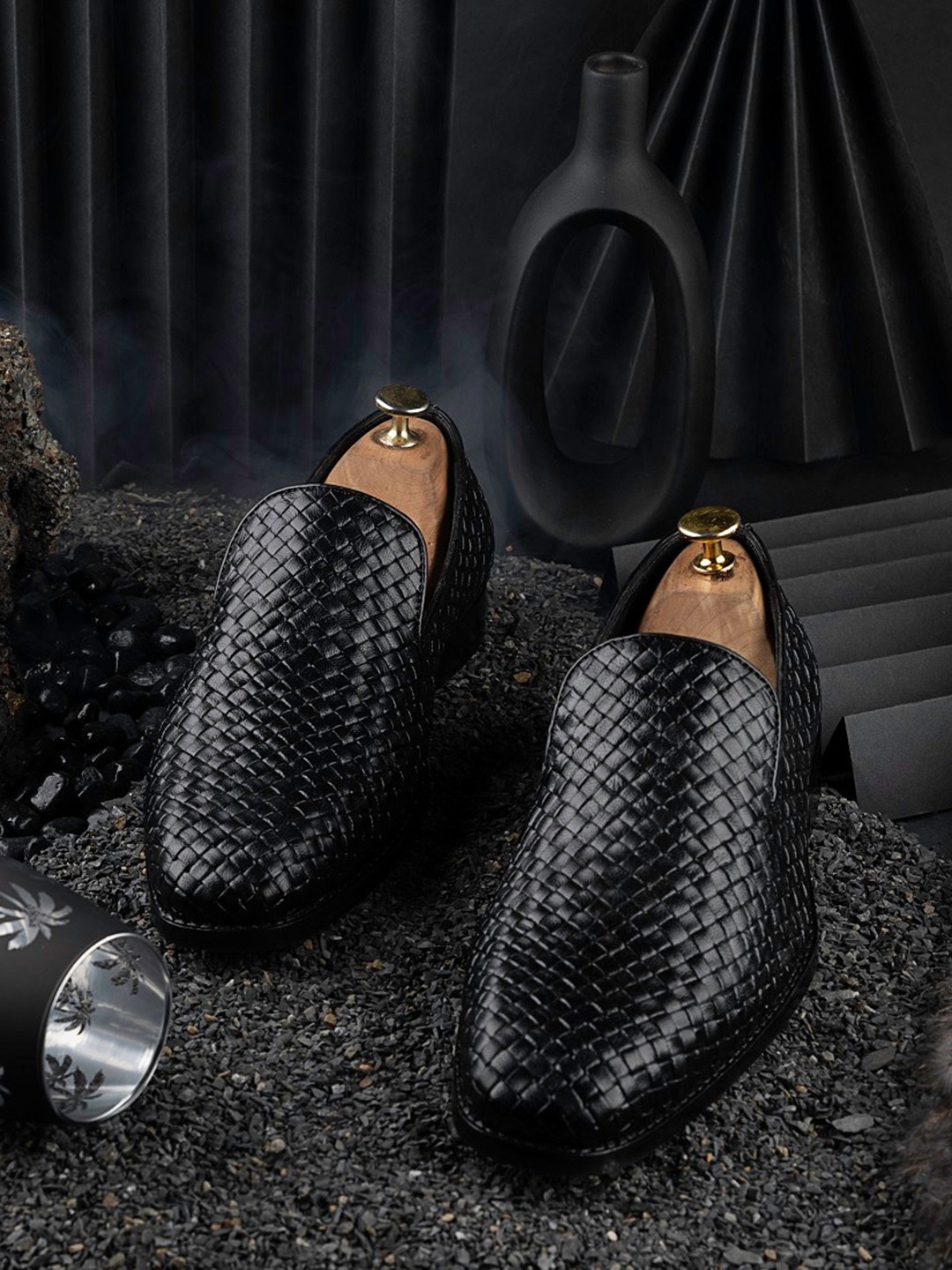 GRIFFIN Men Textured Latex Lined Leather Loafers