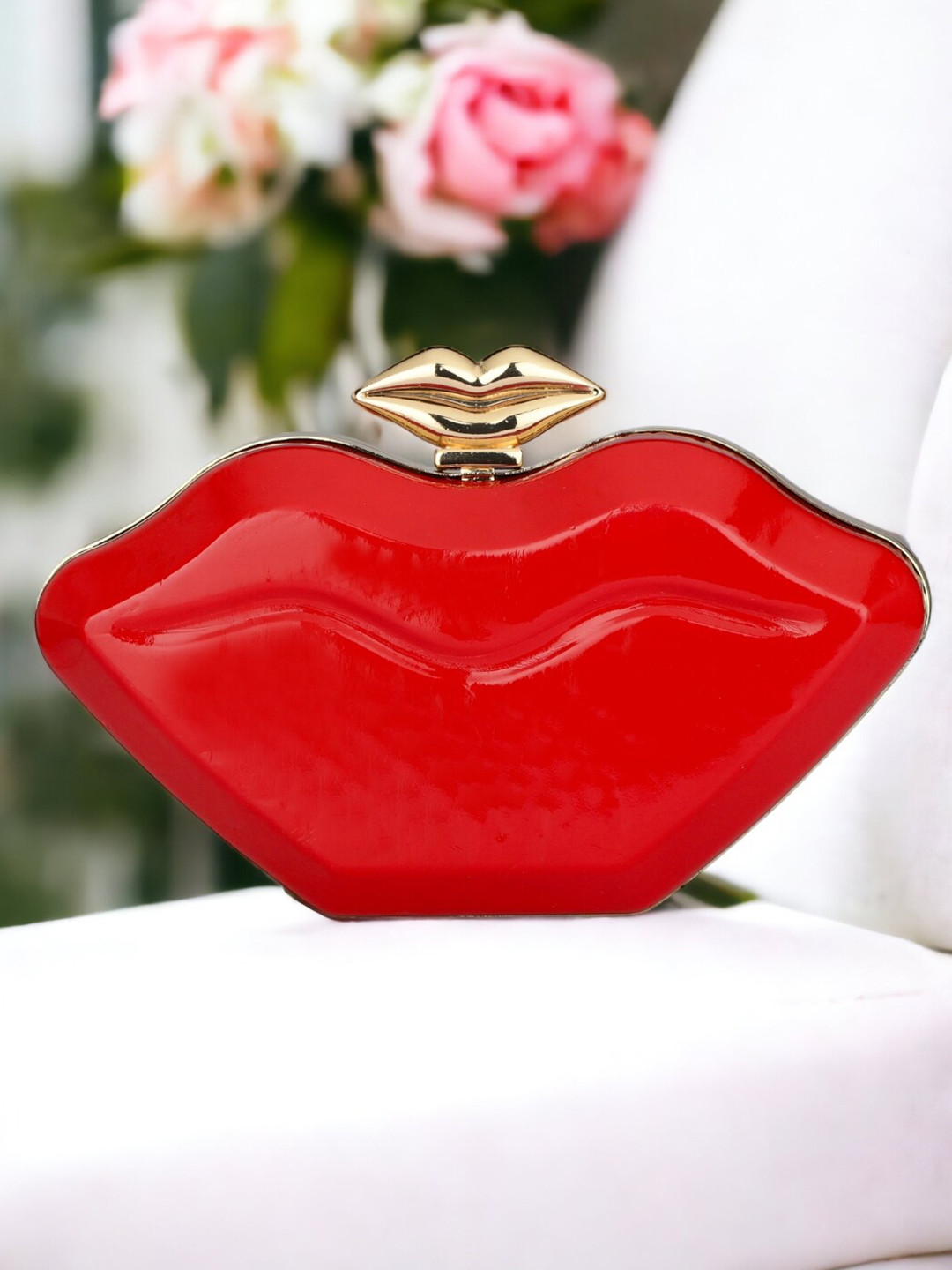 Toobacraft Lips Shaped Box Clutch