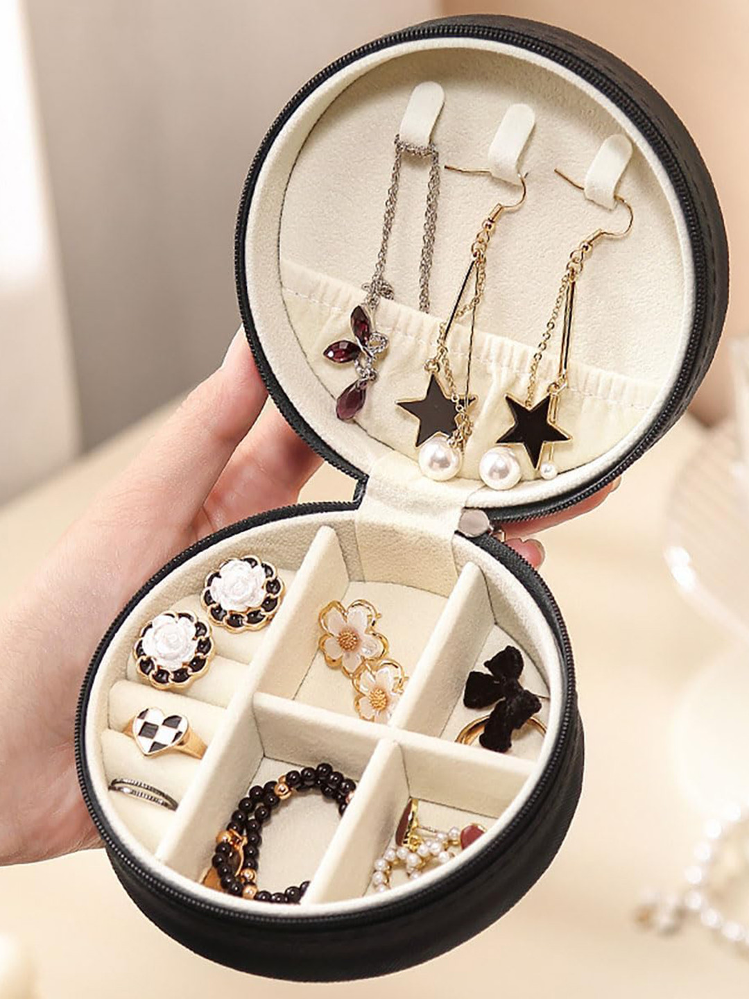 Awestuffs Black Round Soft Jewellery Travel Organizer Box