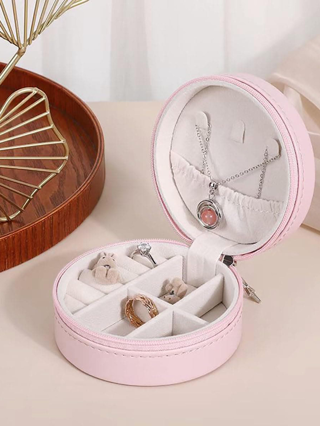 Awestuffs Pink Round Soft Jewellery Travel Organizer Box