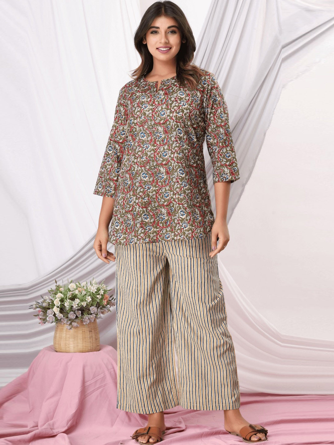 FEATHERS CLOSET Floral Printed Pure Cotton Night suit