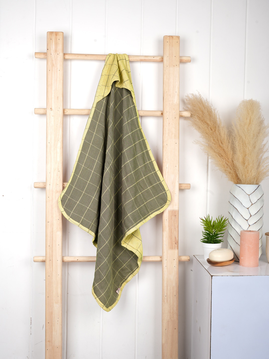 Doctor Towels Yellow & Grey Checked 300GSM Set of 1 Anti-Bacterial Banana Bath Towel