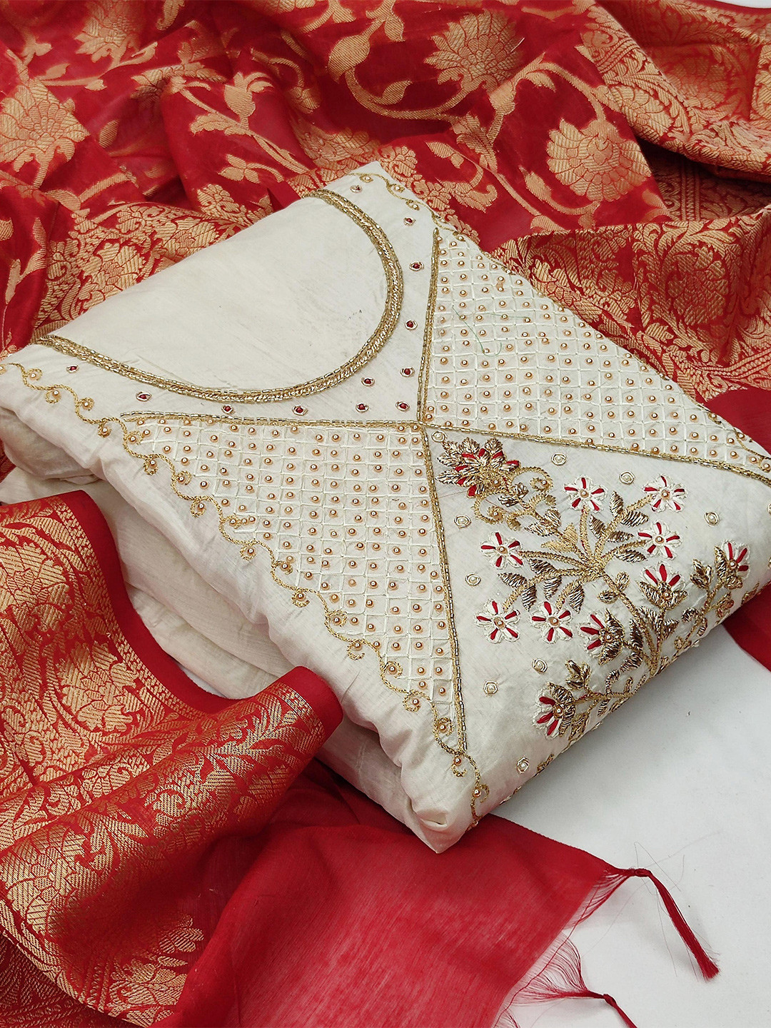 SHADOW & SAINING Floral Embroiderd Beads and Stones Unstitched Dress Material