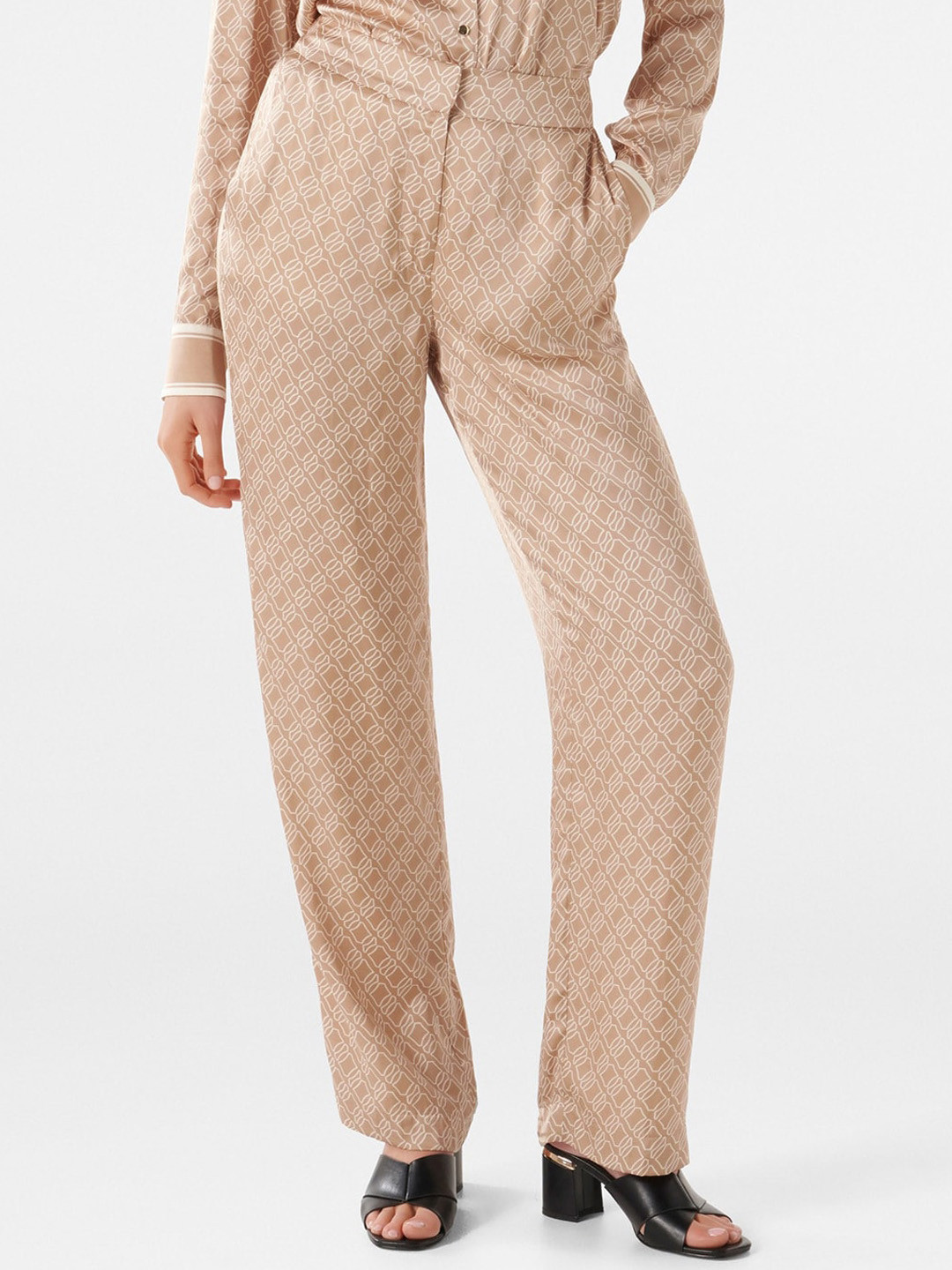 Forever New Women Floral Printed Straight Fit High-Rise Trousers
