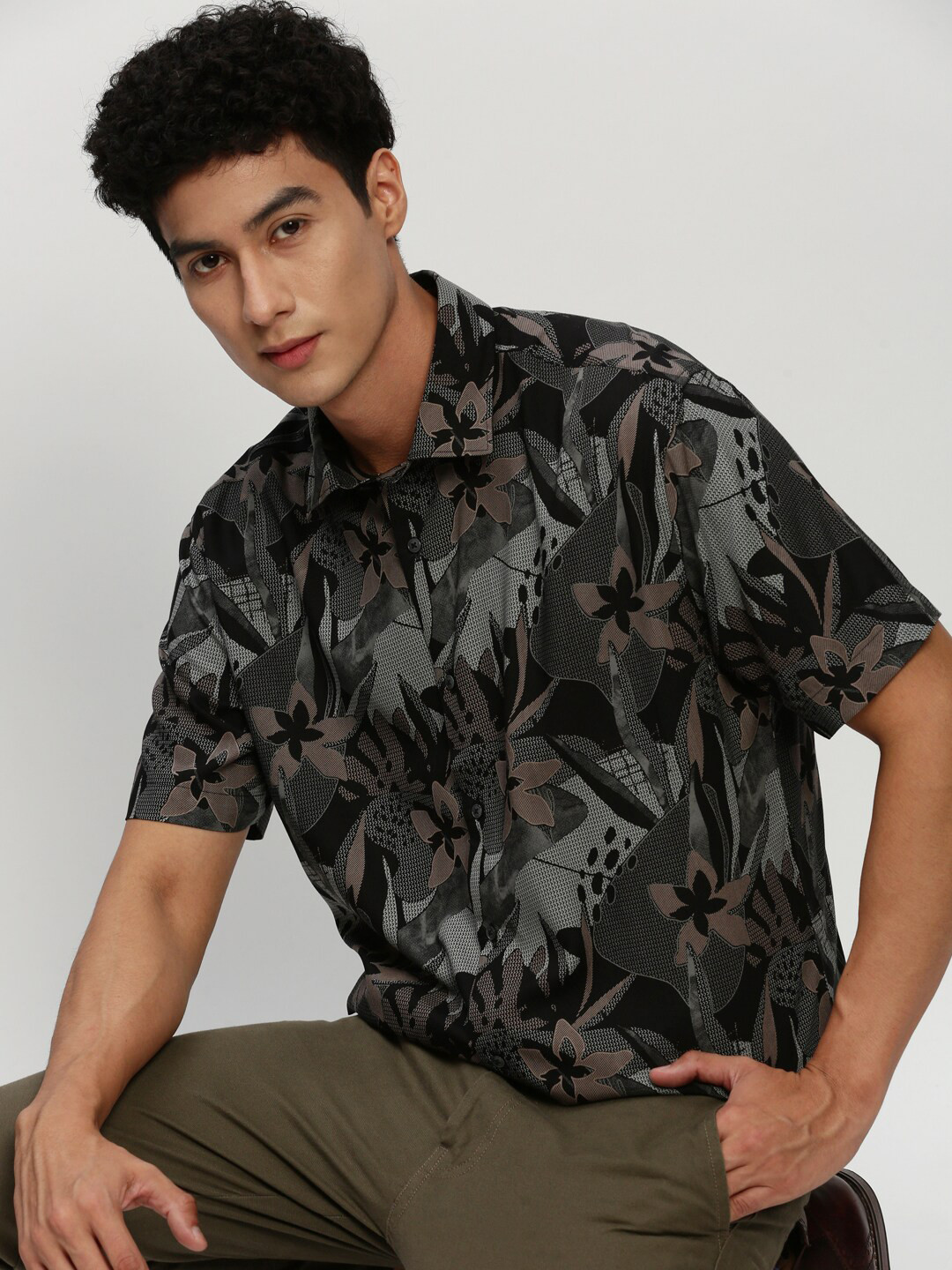 SHOWOFFFF Premium Slim Fit Floral Printed Twill Weave Cotton Casual Shirt