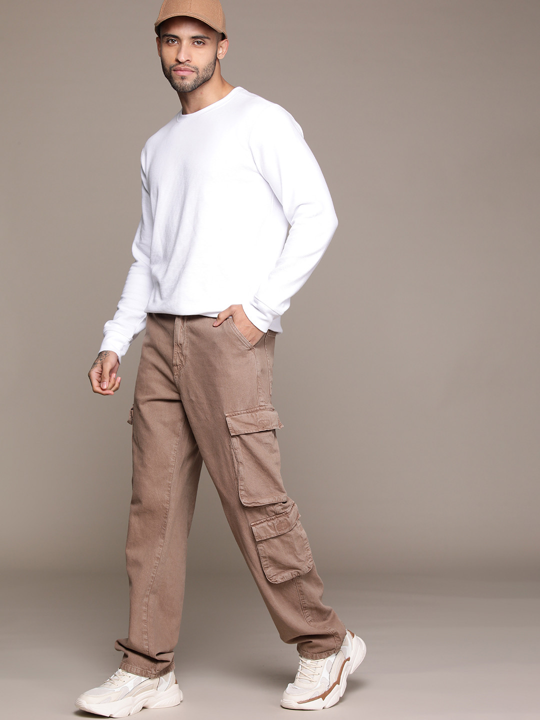 The Roadster Lifestyle Co. Men Straight Fit Cargo Jeans