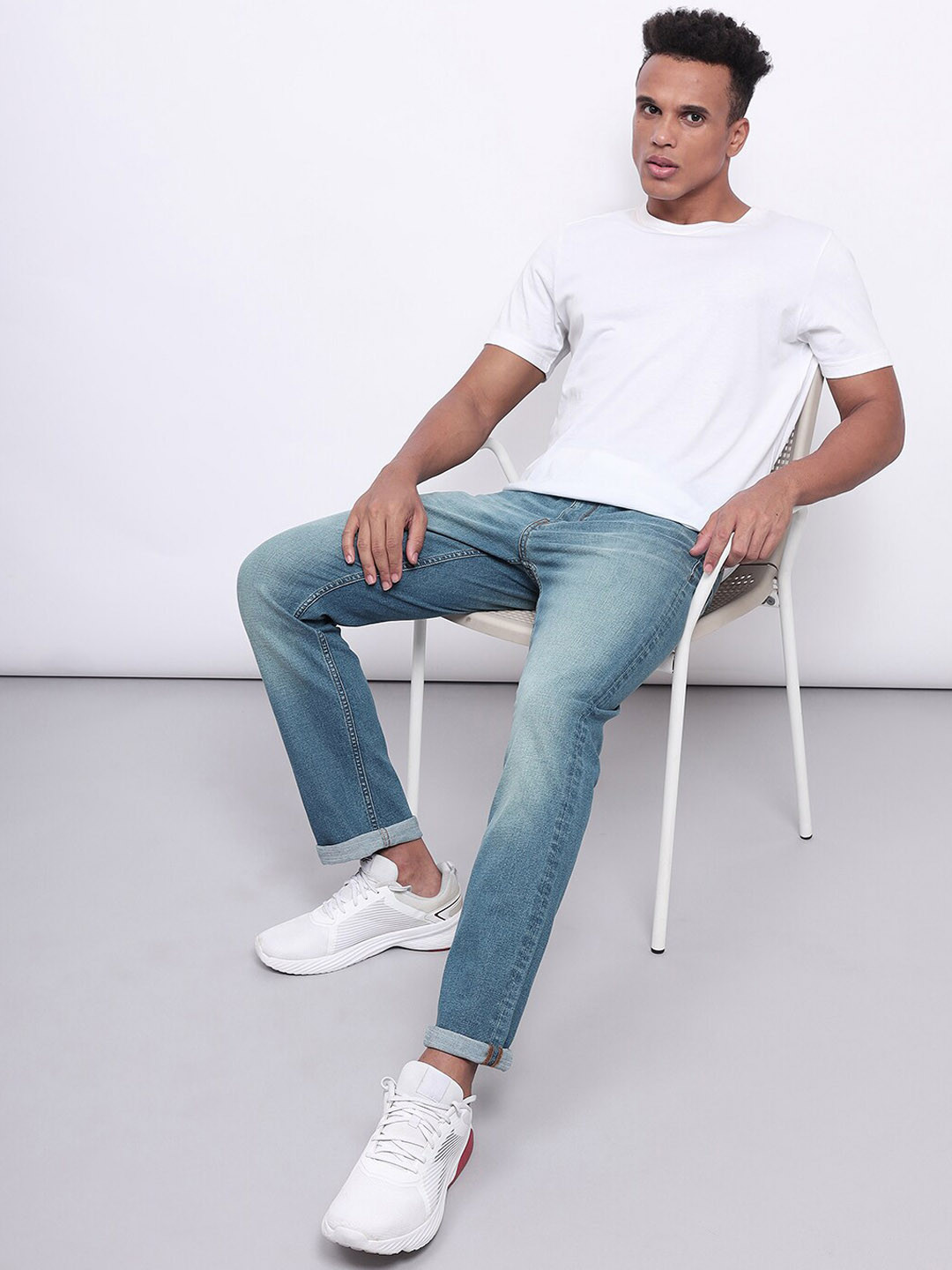 Lee Men Mid Rise Rodeo Straight Fit Clean Look Heavy Fade Stretchable Jeans