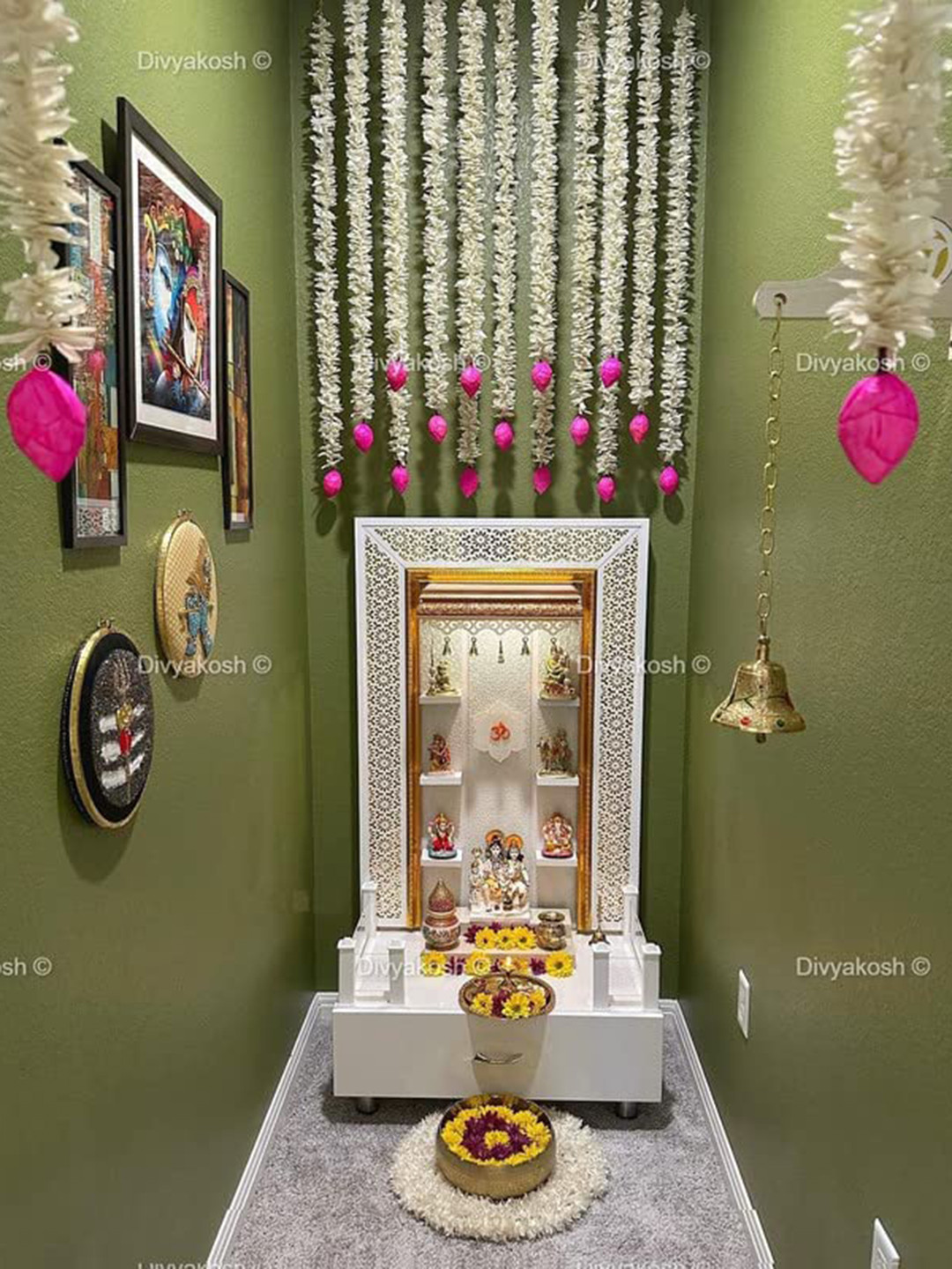 Divyakosh White & Pink 10-Pieces Lotus Hanging with Solawood Lotus Buds