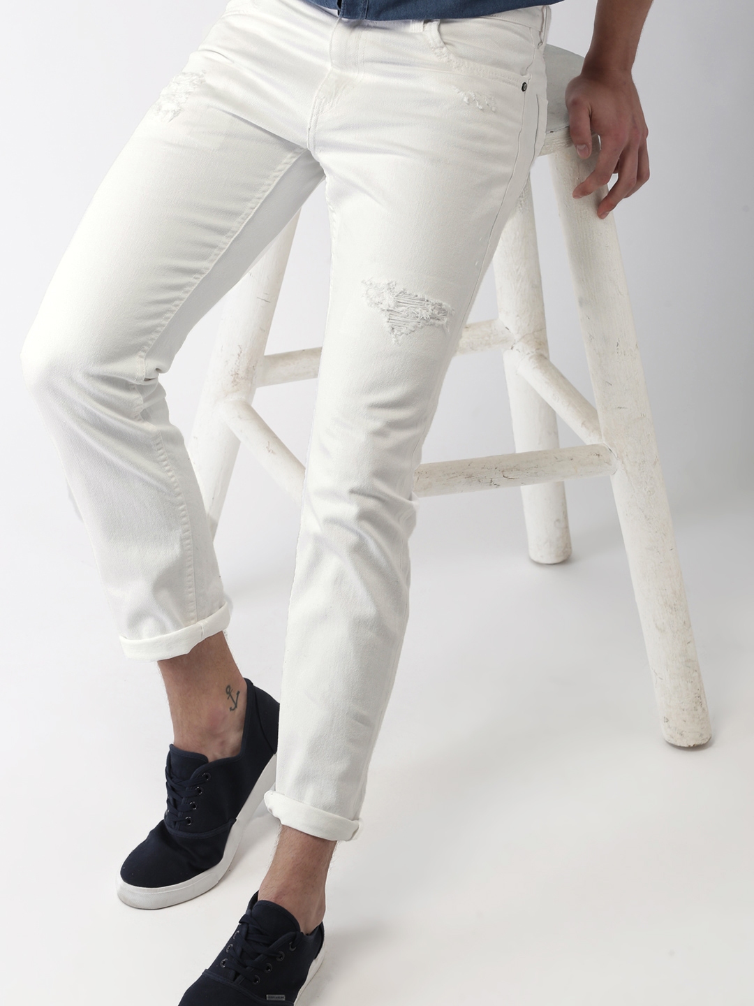 white stretchable jeans