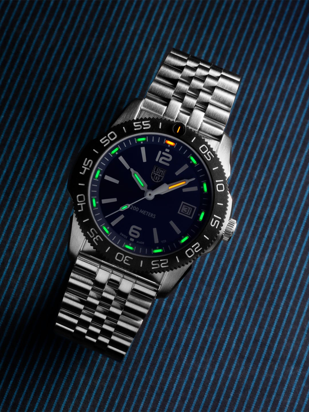 Luminox Men Textured Dial & Bracelet Style Straps Analogue Watch XS.3123M.SET