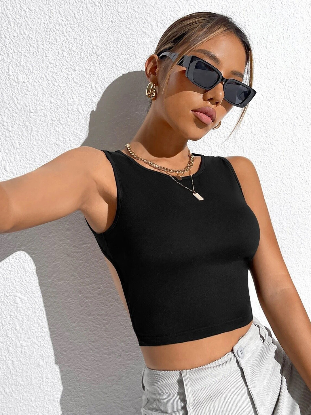 BLACK SCISSOR Round Neck Styled Back Crop Top