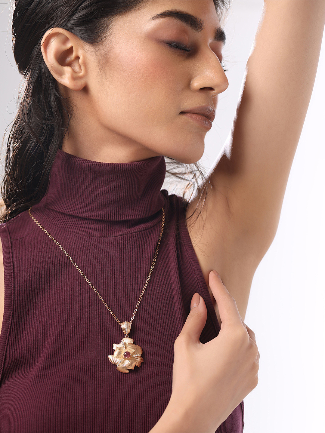 Kicky And Perky 925 Sterling Silver Ruby & Mossanite Studded Pendant With Chain