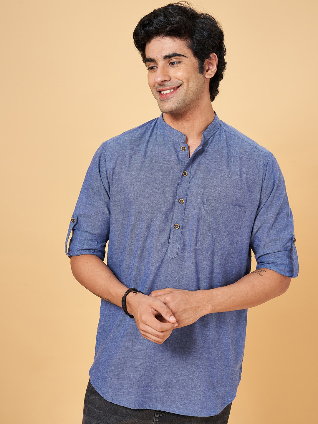 indus route by Pantaloons Mandarin Collar Roll Up Sleeves Kurta