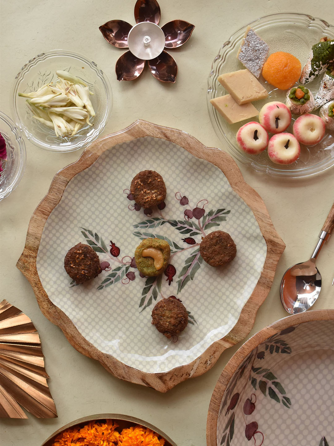 TWIG STORY Green & White Enameled Food Platter