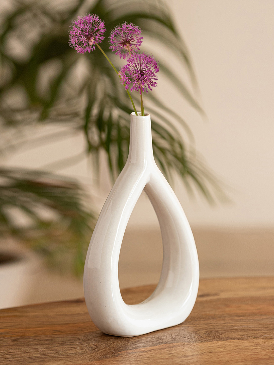 ExclusiveLane Cream Coloured Aeolus Modern Flower Vase