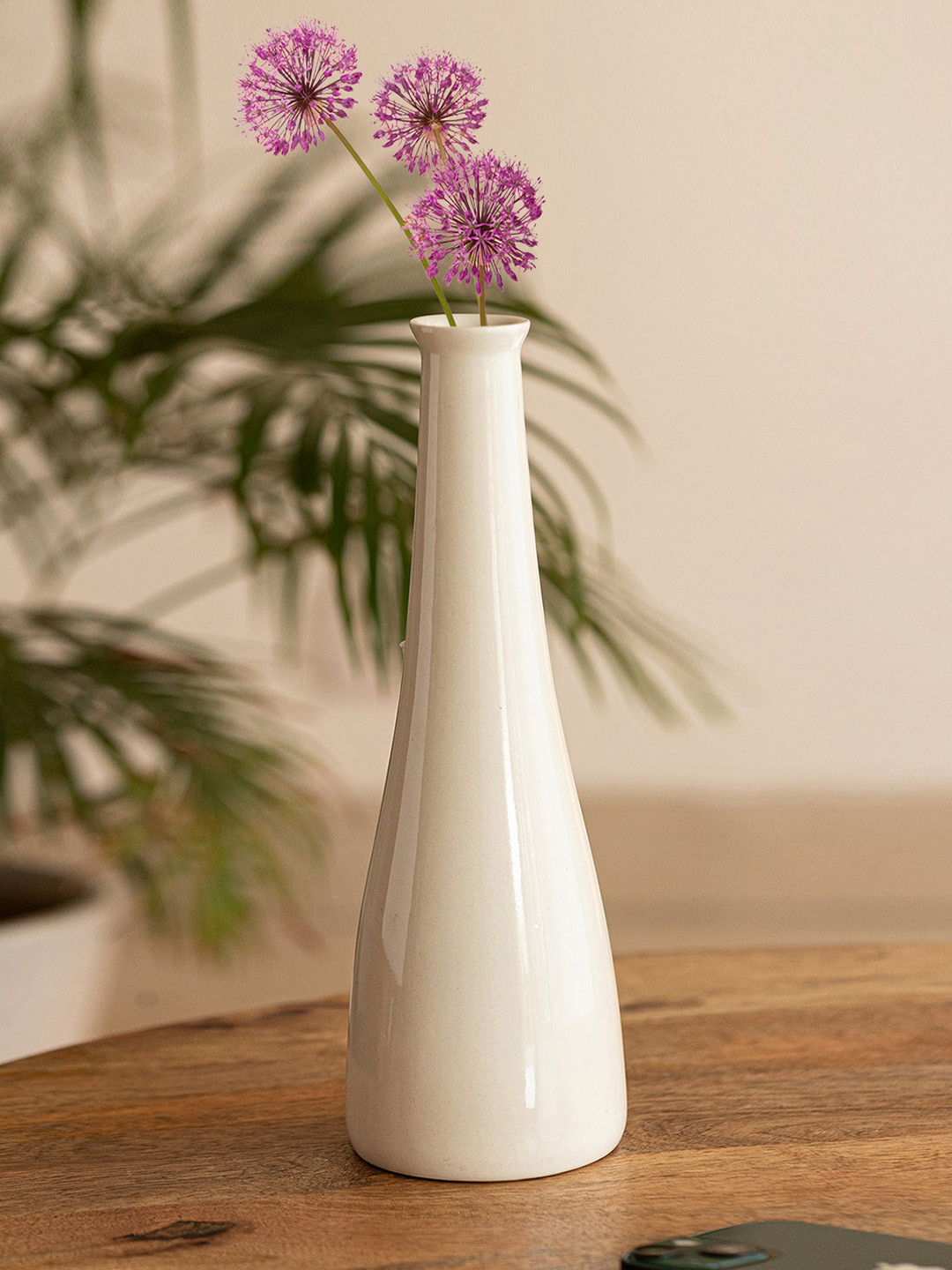 ExclusiveLane Minimalistic Elevated White Ceramic Vase